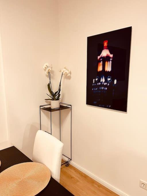 Raum2Go - No1 Modernes Ruhiges 2-Schlafzimmer Apartment City & Park ヴィースバーデン エクステリア 写真